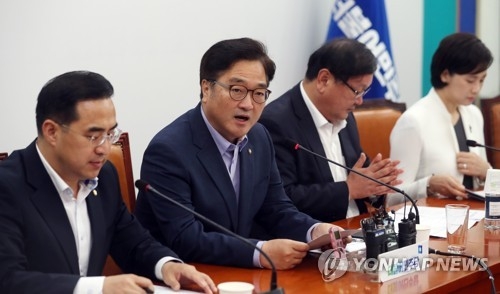 與 '의혹제보 조작' 맹공 속 '정치공방 자제론' 고개 - 1