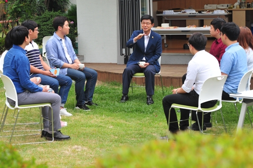 교사와 대화하는 이석문 제주교육감