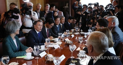 문 대통령, 미 하원 지도부와 간담회