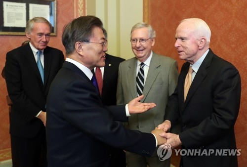 문 대통령, 미 상원 지도부와 환담