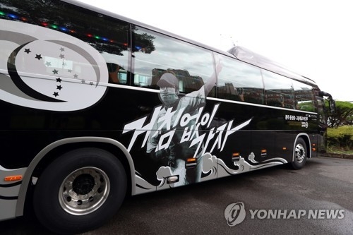 KIA 타이거즈 양현종이 모교 광주동성고에 기부한 야구단버스