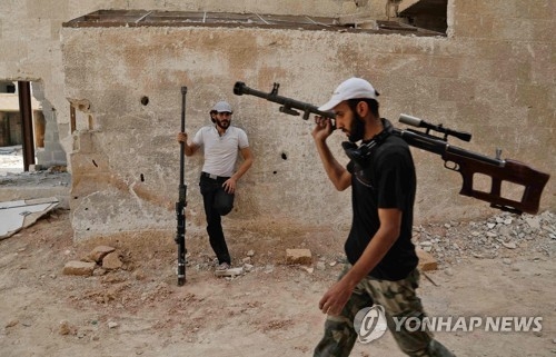 시리아 수도 다마스쿠스 동부 구타에서 활동하는 시리아 반군 [AFP=연합뉴스]