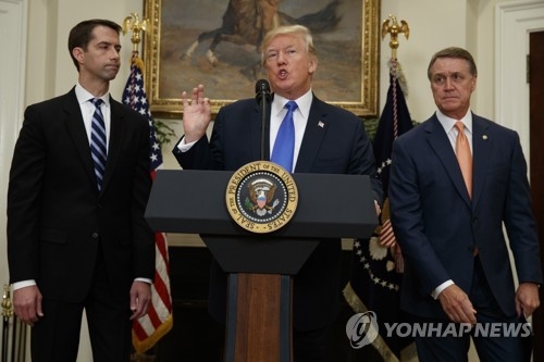 합법이민 빗장 거는 트럼프 대통령