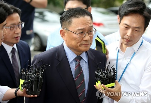 군 검찰 출석한 박찬주 대장