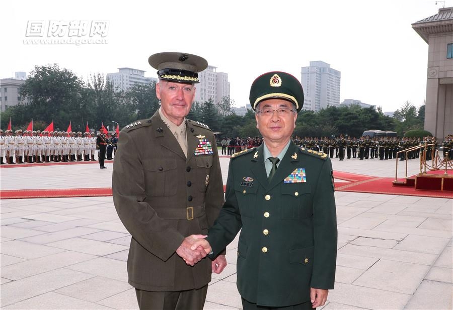 던퍼드 미 합참의장(왼쪽)과 팡펑후이 중국 인민해방군 총참모장.[중국 국방부]