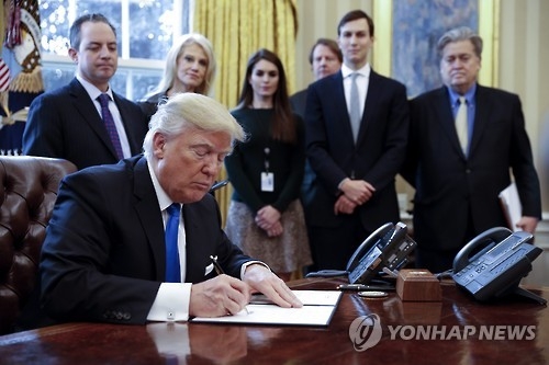 트럼프 대통령과 배넌