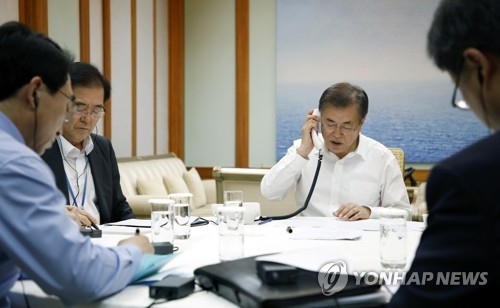 미국, 러시아, 독일 정상과 연쇄통화하는 문재인 대통령