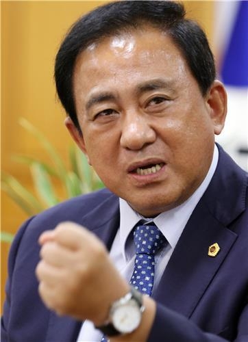 인터뷰하는 양준욱 서울시의회 의장