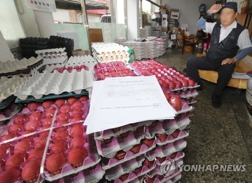곤두박질치는 계란값…30개 한판에 3천원대 등장 - 3
