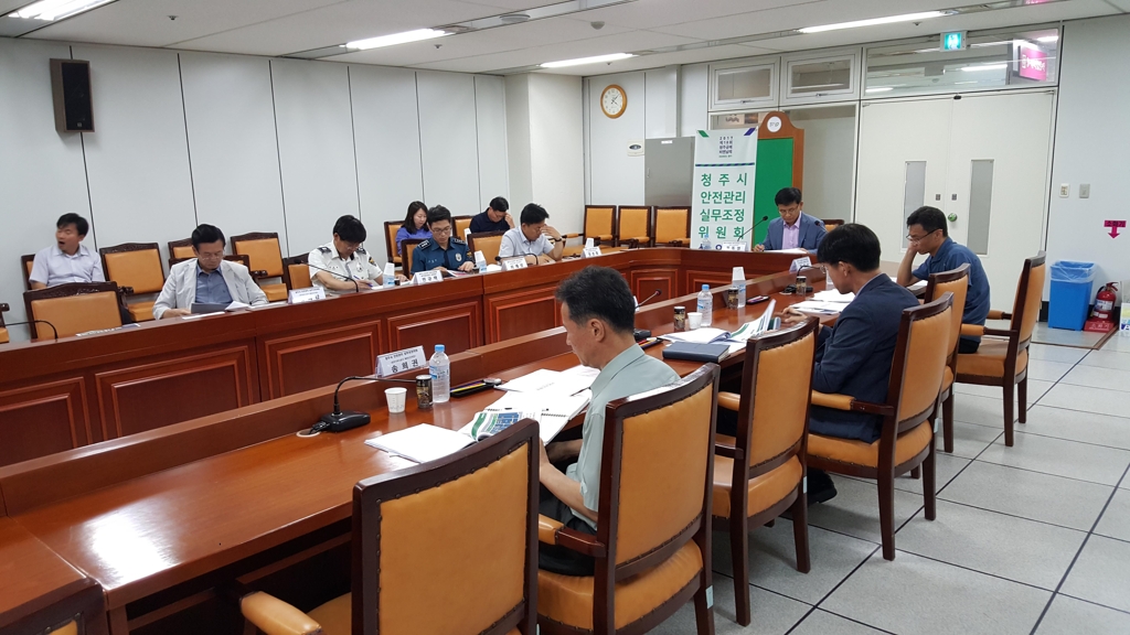 "안전한 축제 열자"…청주공예비엔날레 행사장 점검 - 1