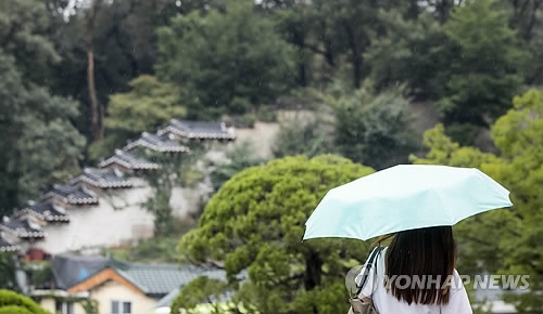충북 흐리고 비…오후까지 30∼80㎜ 가을비 - 1
