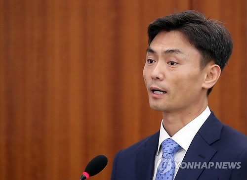 인사말하는 박성진 후보자