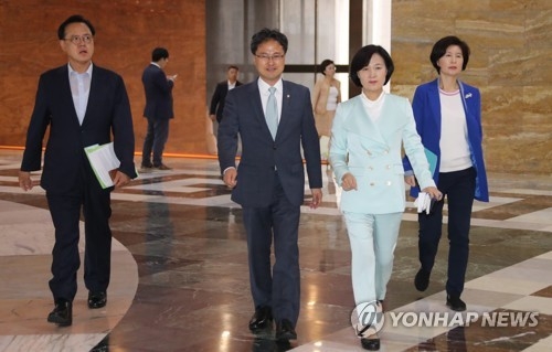 秋 "김이수 부결 몹시 안타깝다"…우원식 "할말없다" - 1