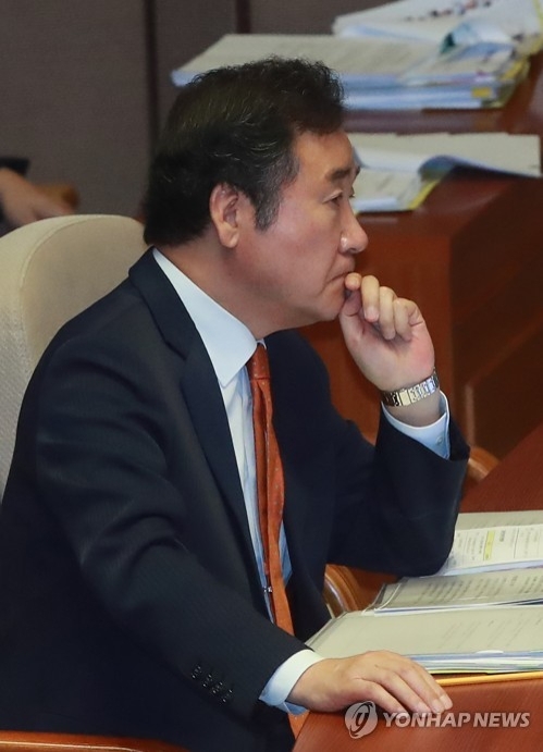 이총리 "환경영향평가 완료되면 사드 항구배치" - 1