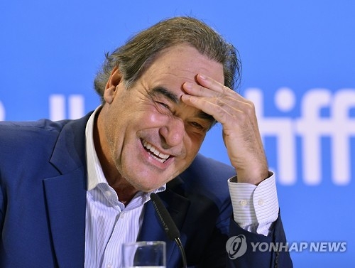 올리버 스톤 감독