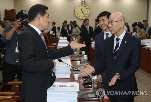 여야, 과방위서 '이효성 출석자격' 놓고 설전 - 1
