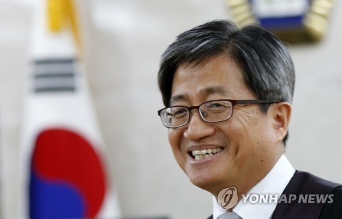 김명수 대법원장 후보자 "국민 위한 사법 구현에 최선" - 1