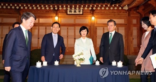 文대통령-여야 4당대표, 회동 직후 예정에 없던 靑'벙커' 방문(종합) - 1