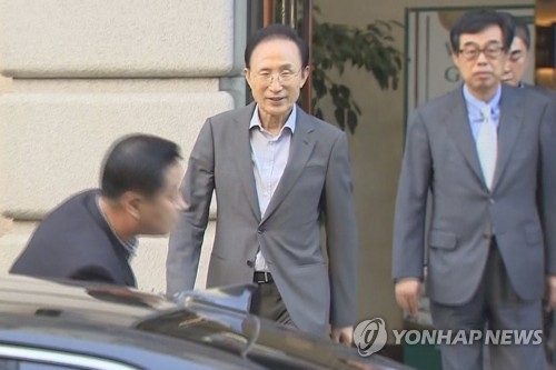 與 "MB 탄핵됐어야 할 대통령"…연쇄고발로 압박수위 높여 - 2