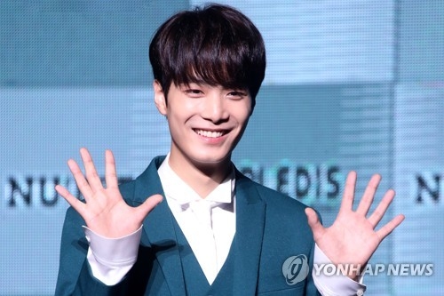 뉴이스트W 리더 JR