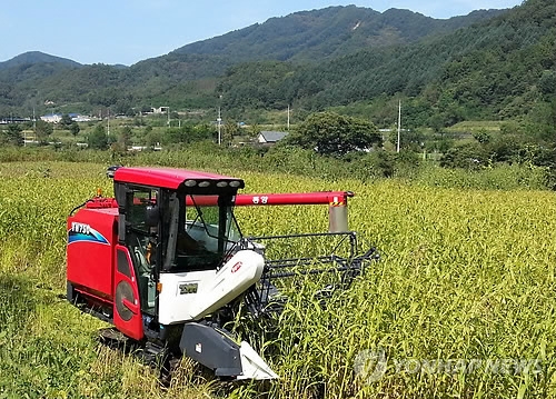 화천 수확철 영농대행 활발…축구장 100개 면적 신청 - 2