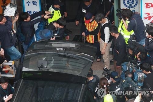 다시 현장에 선 '어금니 아빠'