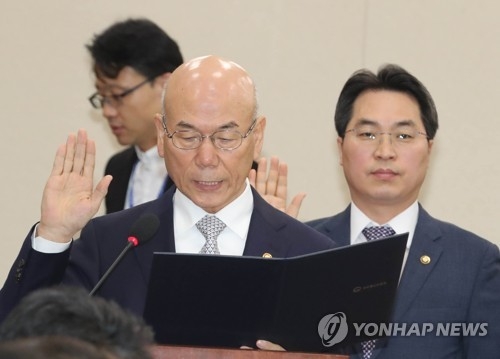 선서하는 방통위원장