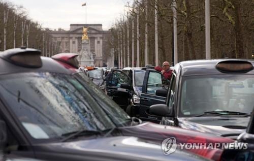 우버, 런던시 퇴출 결정에 공식 이의 제기 - 1