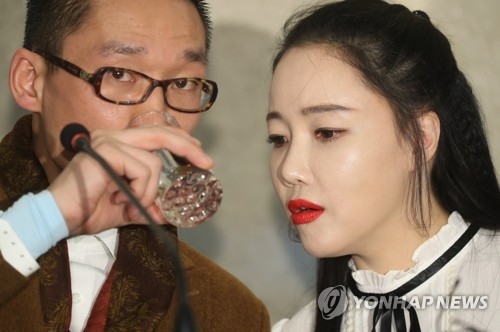 왕진진(왼쪽)·낸시랭 부부