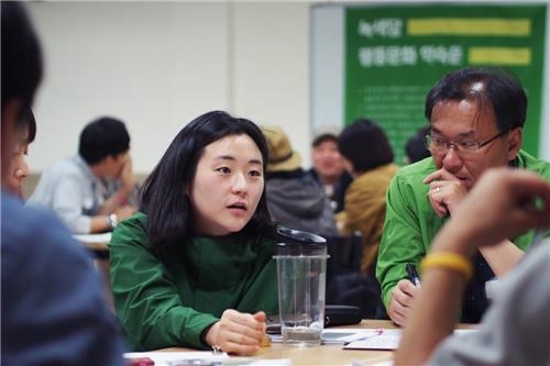 토론하는 신지예 녹색당 서울시장 후보