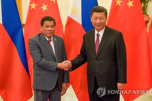 시진핑 중국 국가주석(오른쪽)과 두테르테 필리핀 대통령 [EPA=연합뉴스 자료 사진]