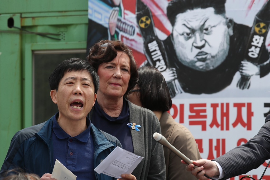 기자회견 하는 박상학