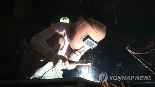 뿌리산업 일자리 확대…3D 이미지 씻고 근로환경 개선 - 1