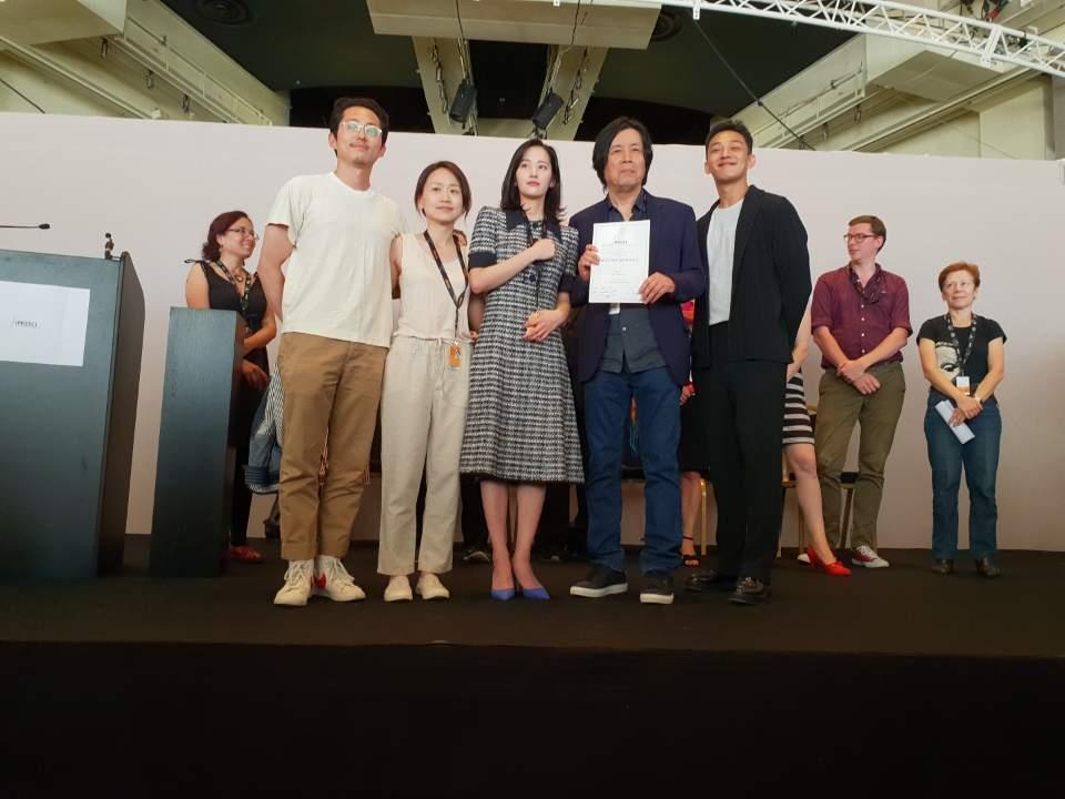 국제영화비평가연맹 시상식에 참석한 '버닝'팀