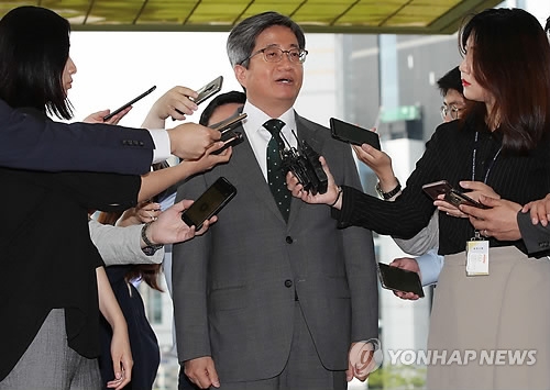 고심 깊은 김명수 대법원장