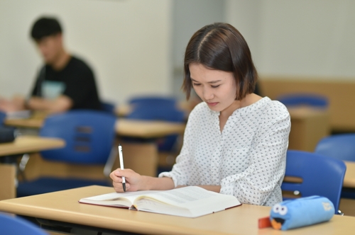 경찰채용시험 함격한 네팔 출신 조선대 학생