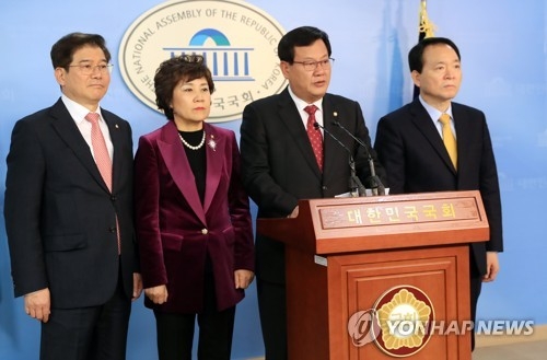 한국당 초선들 "'보수실패 책임' 중진들 정계 떠나라" - 1