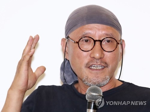 개인전 여는 육근병