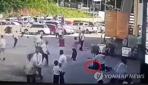 괴한 총격받고 쓰러진 필리핀 시장