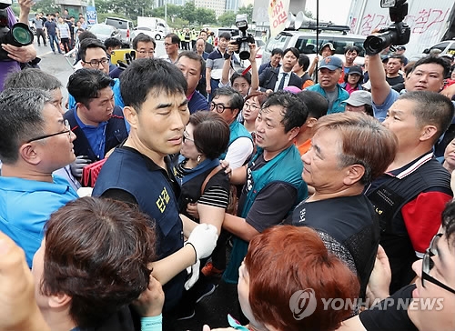 노량진수산시장 강제집행 '충돌'