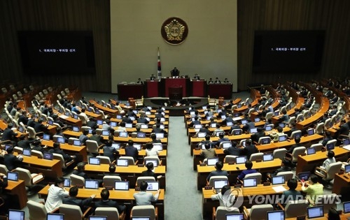 국회 46일만에 본회의…문의장, 첫일성 '협치·여당책임론'(종합) - 1