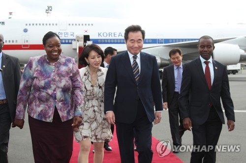 케냐 나이로비공항 도착한 이낙연 총리