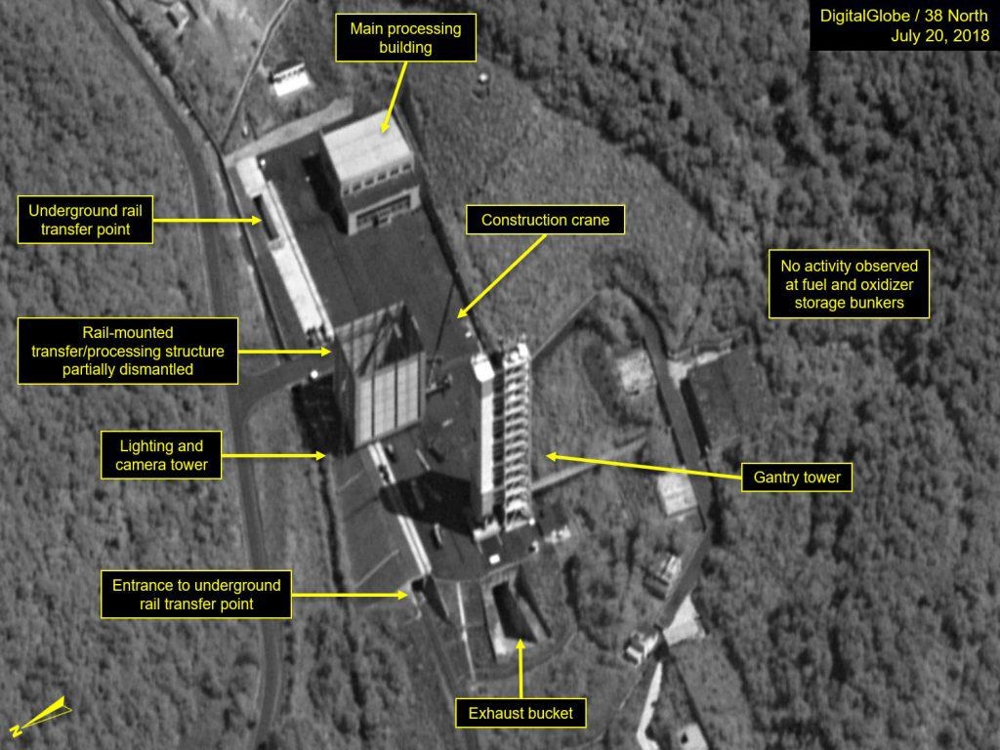 7월20일 북한 서해위성발사장 발사대의 궤도식 구조물의 철거가 시작된 모습