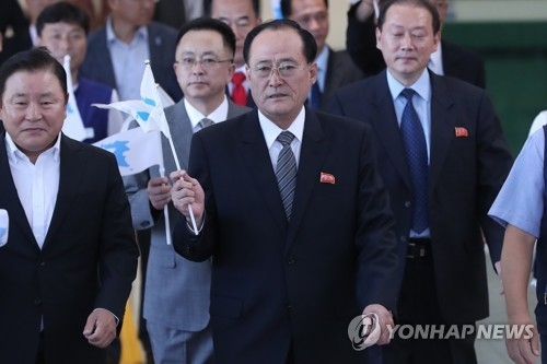 남측 도착한 북측 주영길 직총 위원장
