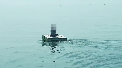 구조 기다리는 선원