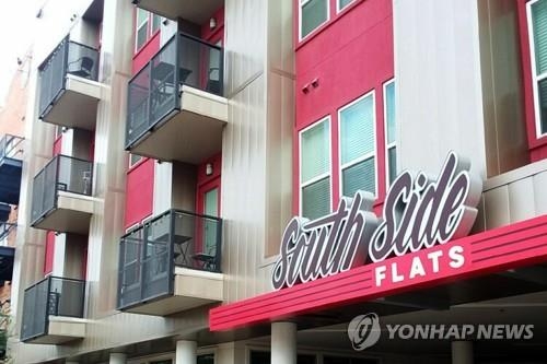 경찰관 오인 총격 사건이 일어난 댈러스 아파트