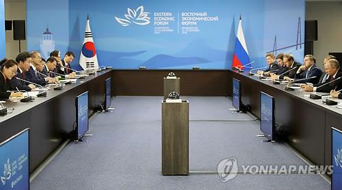 푸틴 대통령과 회담하는 이낙연 총리