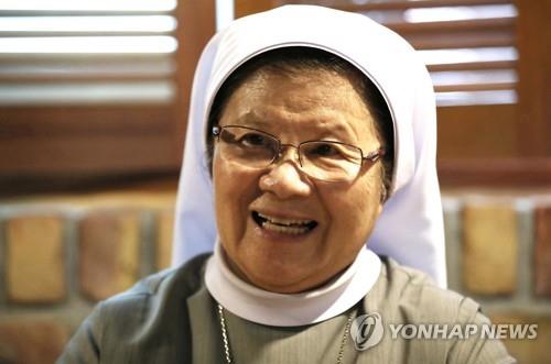 (서울=연합뉴스) 이재희 기자 = 최근 도서 '겨울빨래 수녀한테 걸렸니?'를 펴낸 김현남 수녀가 14일 오전 서울 성북구 성가소비녀회에서 연합뉴스와 인터뷰를 하고 있다. 2018.9.14