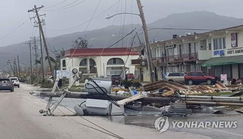 태풍 '위투'에 쓰러진 전신주