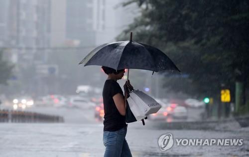 충남 서해안 초속 20m 넘는 바람…강풍 주의보 연장 - 1
